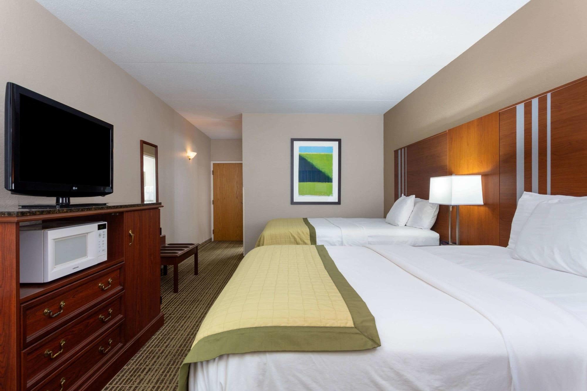 Baymont By Wyndham Elkhart Hotel Exterior photo