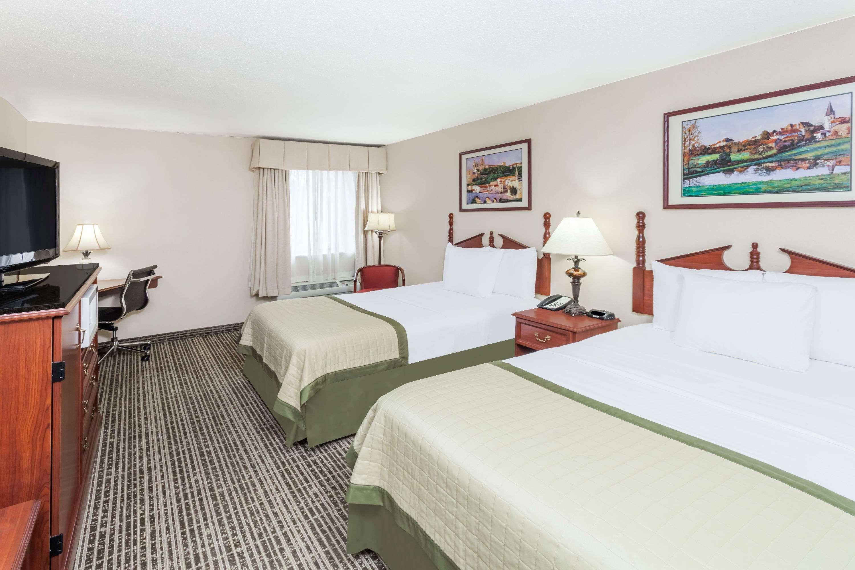 Baymont By Wyndham Elkhart Hotel Exterior photo
