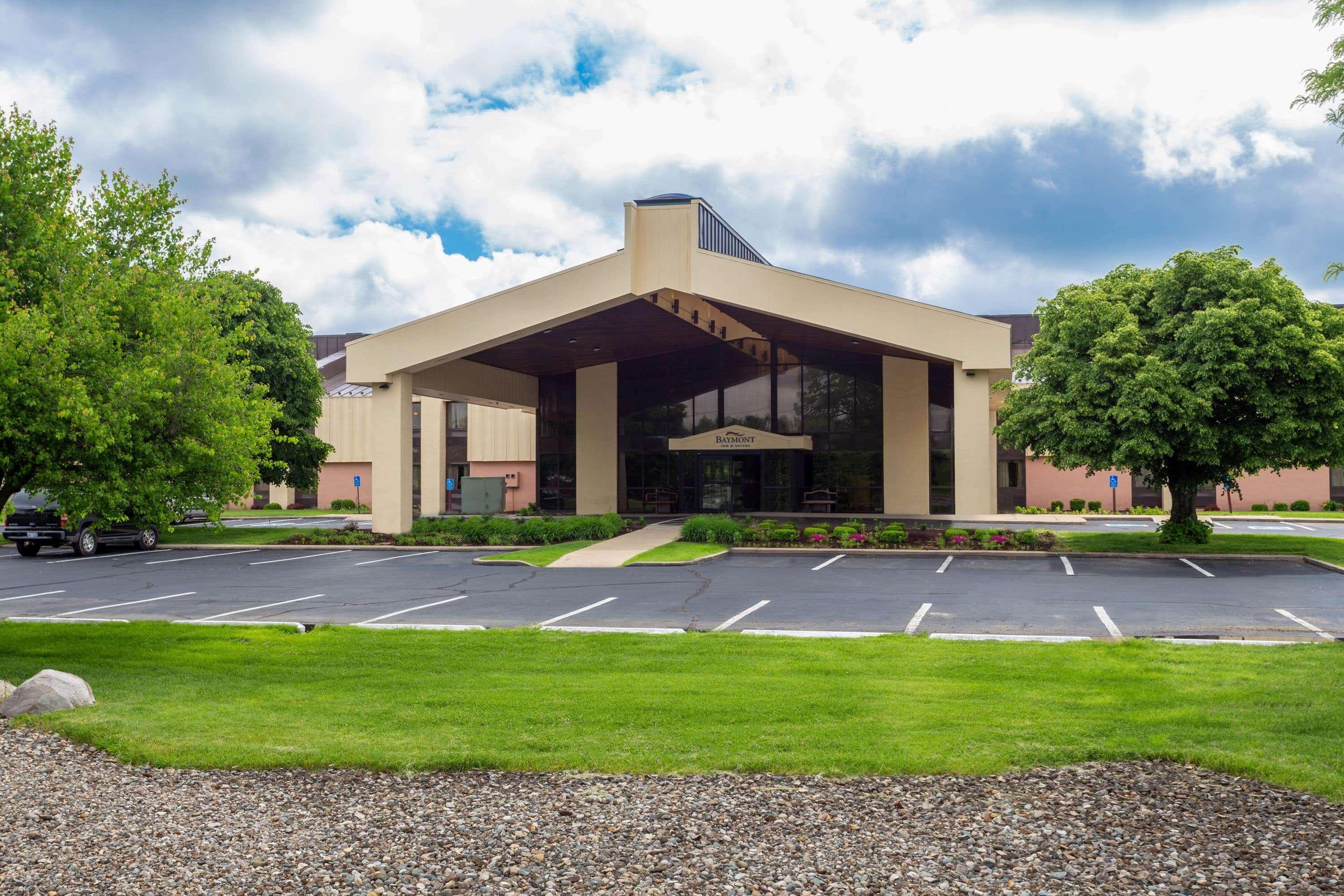 Baymont By Wyndham Elkhart Hotel Exterior photo