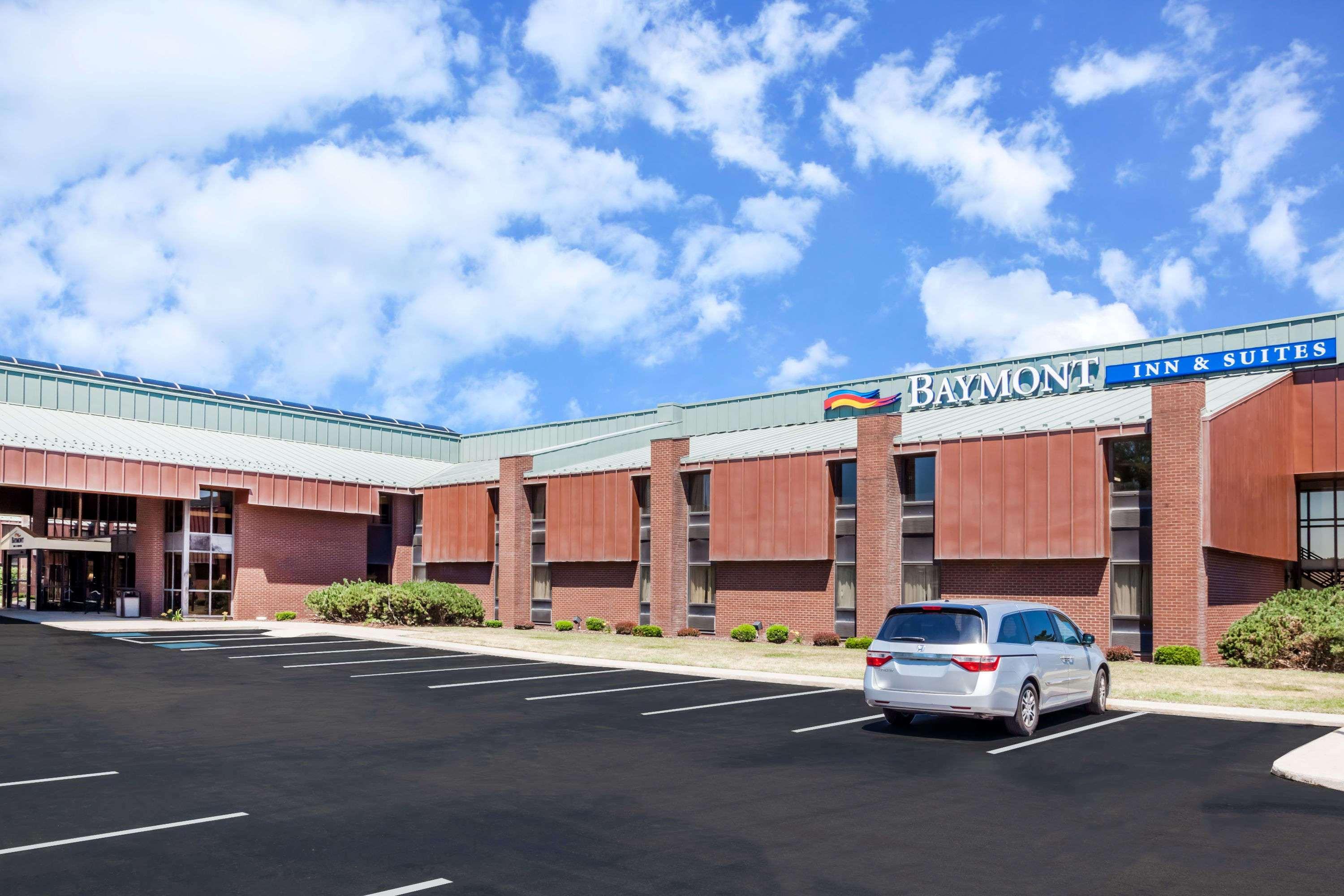 Baymont By Wyndham Elkhart Hotel Exterior photo