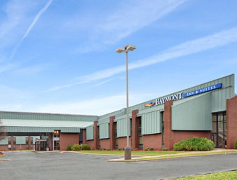 Baymont By Wyndham Elkhart Hotel Exterior photo
