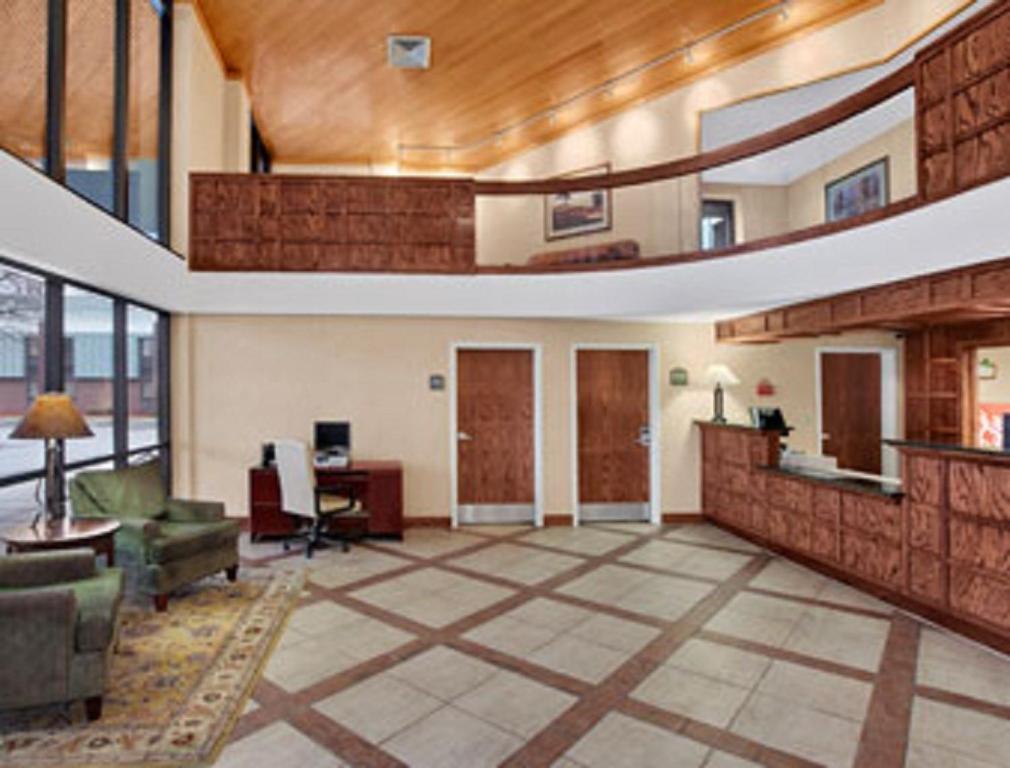 Baymont By Wyndham Elkhart Hotel Exterior photo