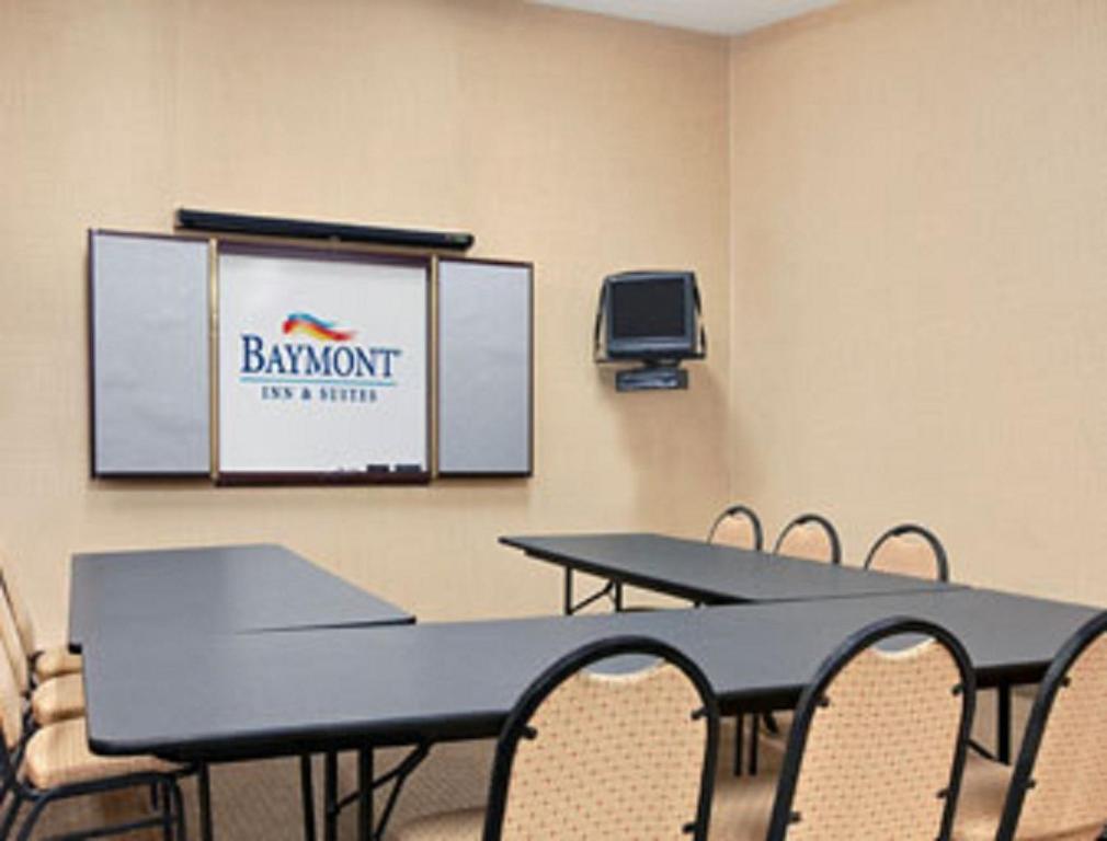 Baymont By Wyndham Elkhart Hotel Exterior photo